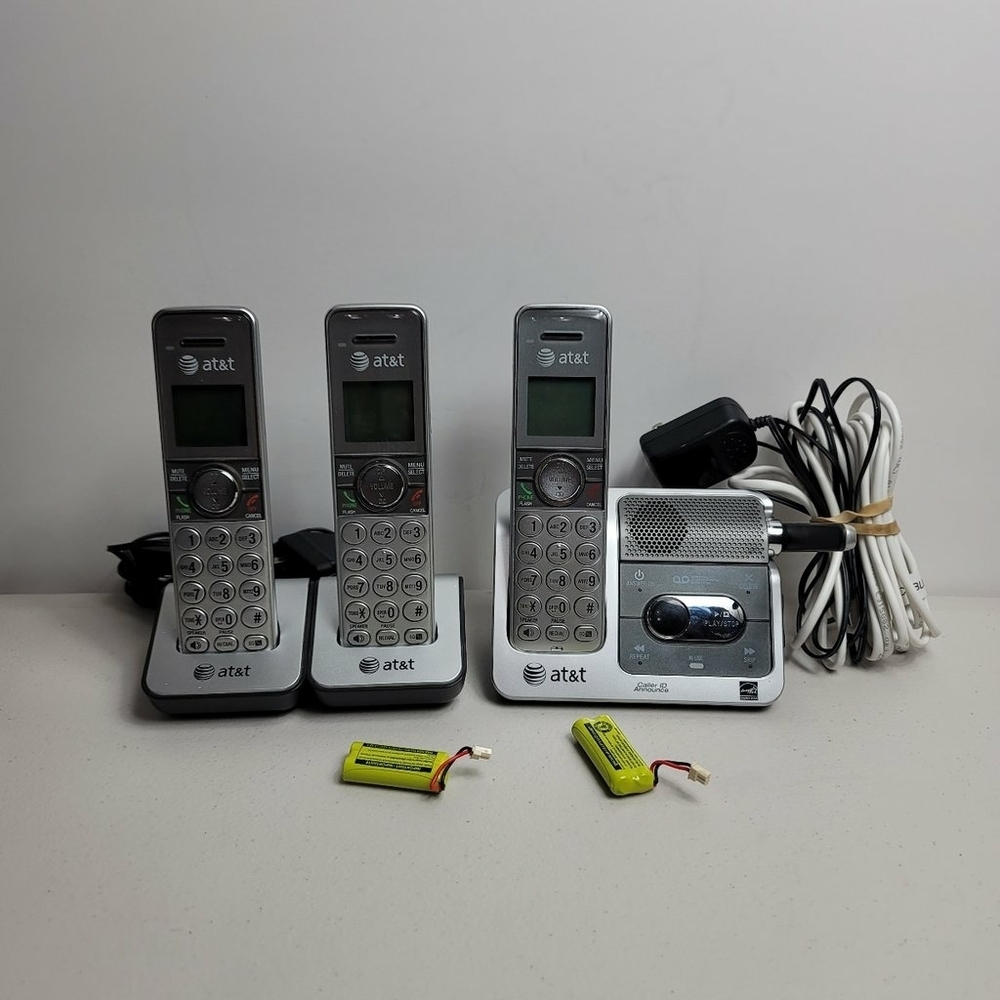 AT&T Trio Handsets Single Line Cordless Phone w/ Answering Machine